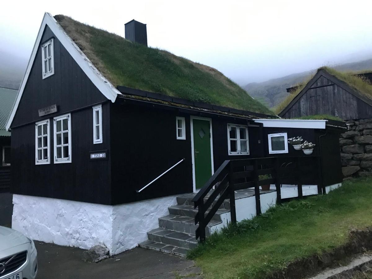 holiday cottage in Tjørnuvík Kültér fotó